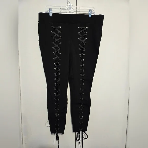 Torrid Women's Black Premium Ponte Lace-Up Pixie Pant- Size 1X - Picture 3 of 6